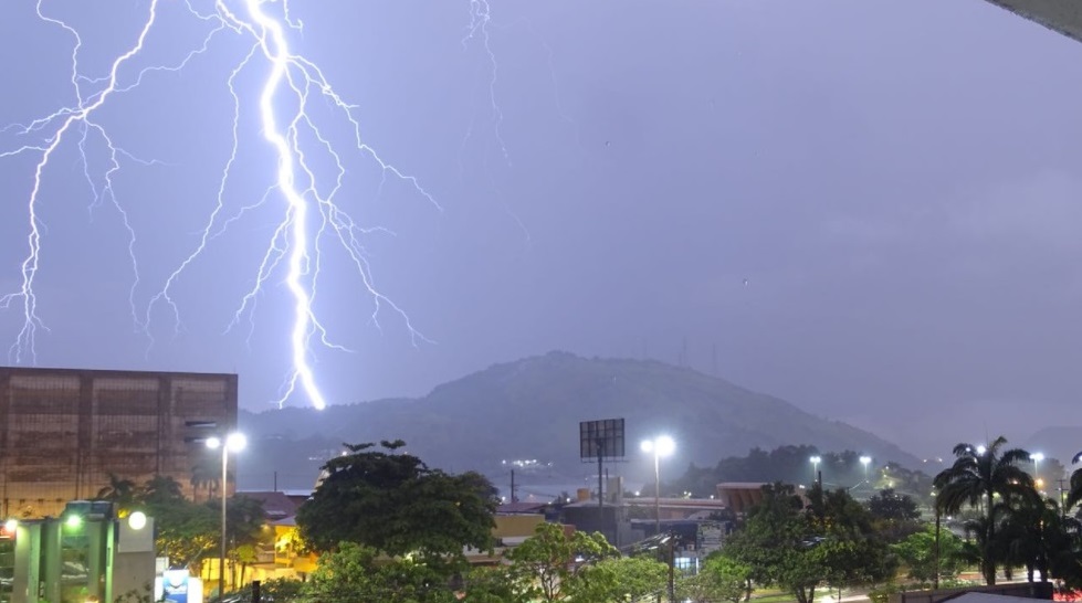 Resultado de imagem para RAIOS E TEMPESTADES NO ES