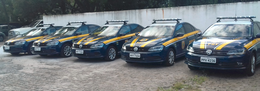 Os cinco carros da Polícia Rodoviária Federal que foram blindados. Crédito: Divulgação