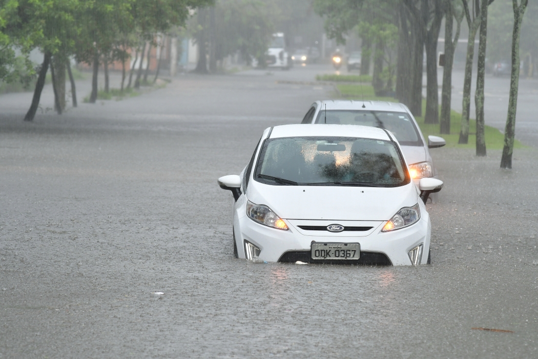 Chuva de 12 horas deixa ruas alagadas na Grande Vitória. Crédito: Bernardo Coutinho