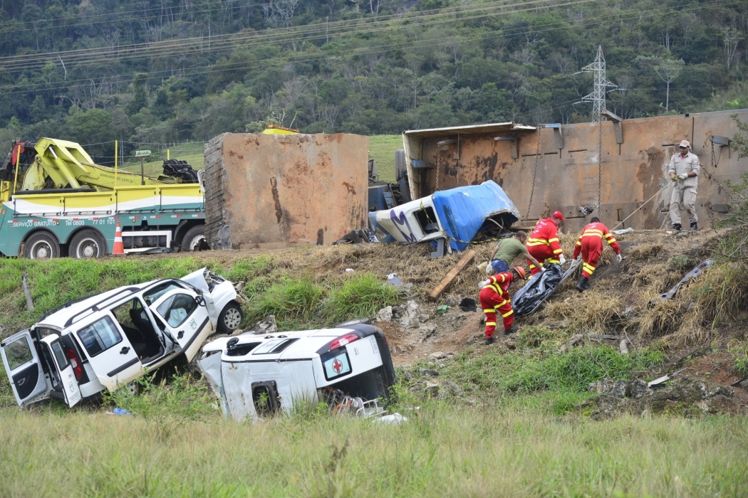 Imagem do grave acidente na BR 101, em Guarapari. Crédito: Gazeta Online