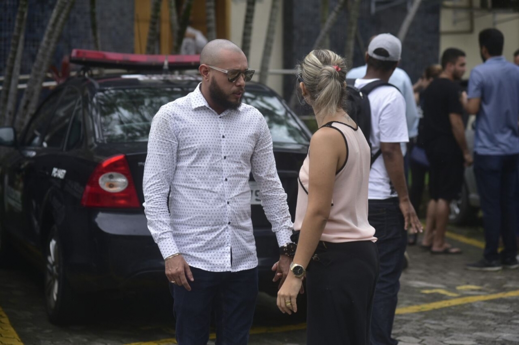 George Alves e Juliana Salles em frente ao DML de Vitória. Crédito: Marcelo Prest | GZ | Arquivo