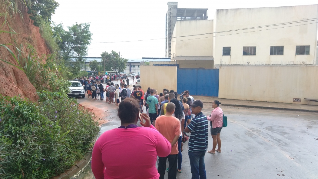 Fila no cartório eleitoral de Itacib
