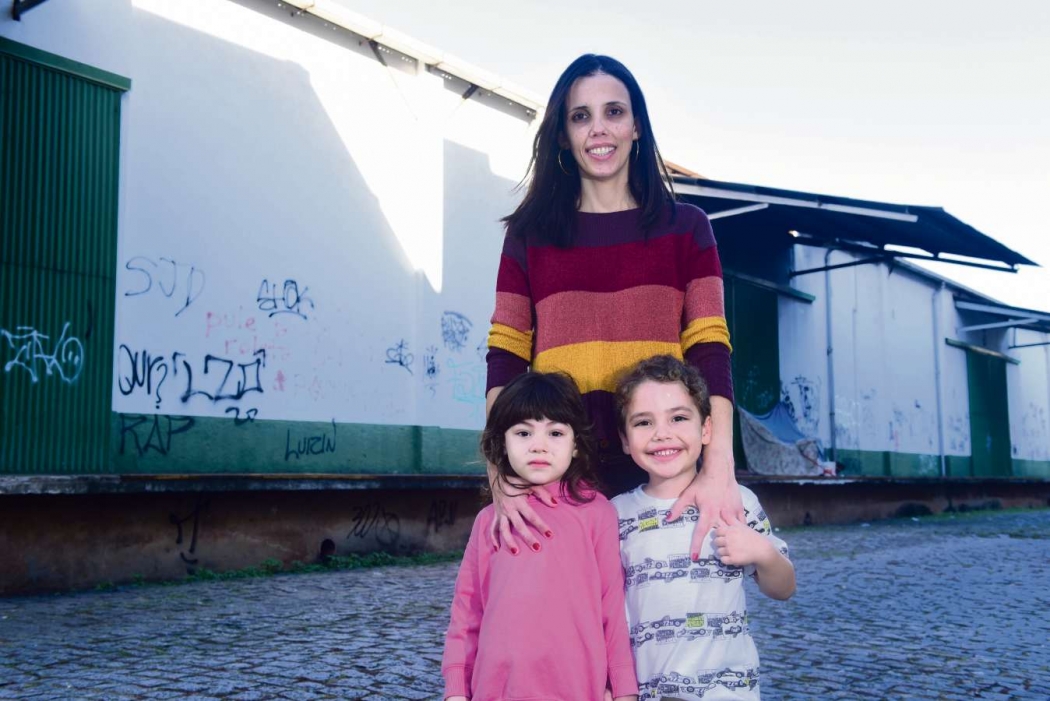 A dona de casa Paola Rocha, de 34 anos, gostaria que o local fosse um shopping ou uma praça. Crédito: Ricardo Medeiros