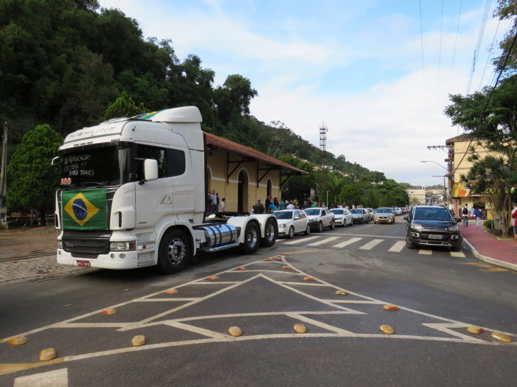 Concentração de protesto em apoio aos caminhoneiros, em Marechal Floriano, na região Serrana do ES, durante a greve. Crédito: Cicero Modolo