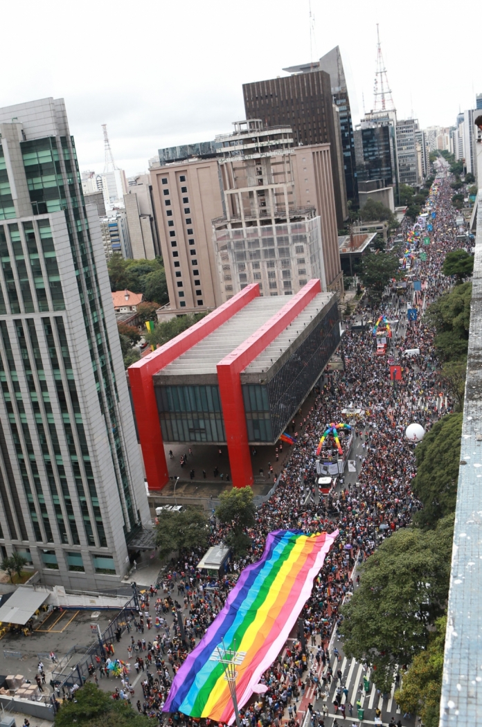 A Gazeta Parada Lgbt Começa Em Sp Aos Gritos De Fora Temer