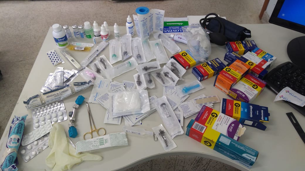 Medicamentos e materiais apreendidos em casas de funcionários do Hospital Dório Silva . Crédito: Divulgação/Polícia Civil