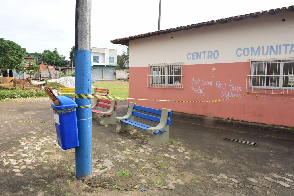 Local ainda estava com faixas de isolamento na manhã deste sábado . Crédito: Ricardo Medeiros
