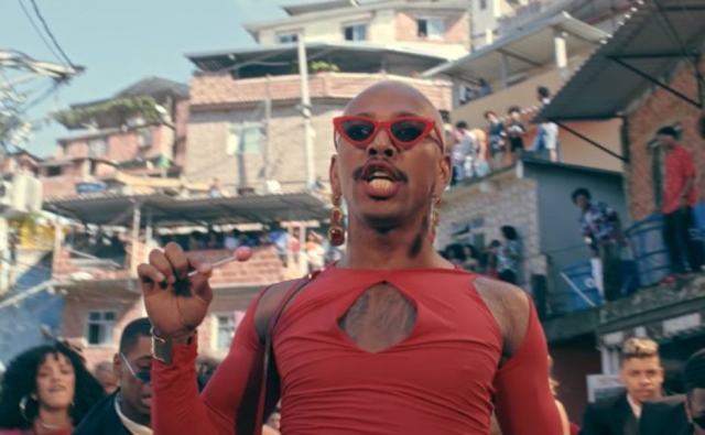 Nego do Borel já foi alvo de críticas ao fazer o papel de um homossexual no seu clipe. Crédito: YouTube / @Canal KondZilla