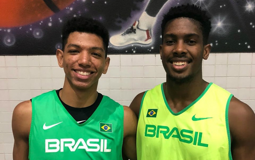 Os capixabas Didi e Mamedes, da seleção brasileira sub-21 de basquete. Crédito: CBB/Divulgação