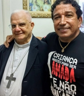 O arcebispo recebeu o senador Magno Malta na Cúria Metropolitana nesta quinta à tarde. Crédito: Divulgação