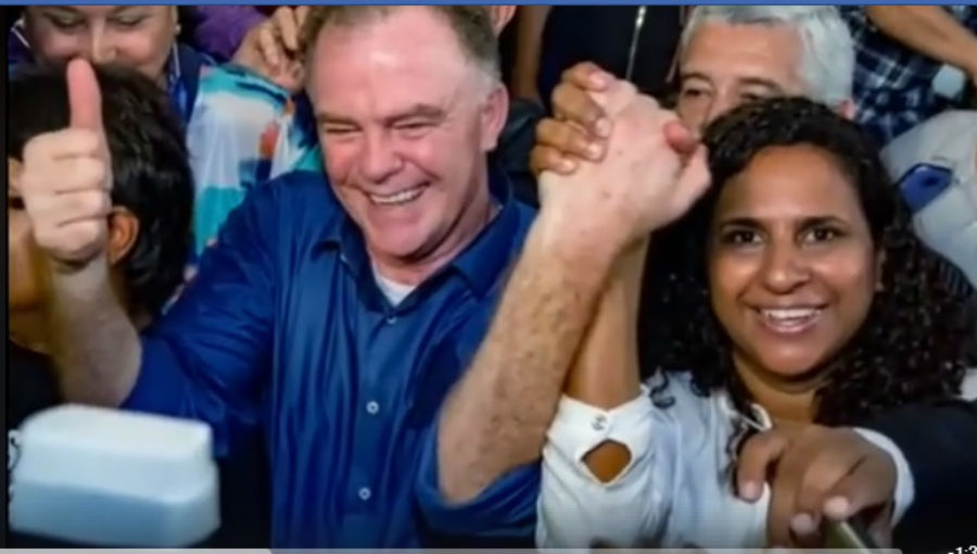 Casagrande ao lado de Jaqueline Moraes em vídeo. Crédito: Facebook/Jaqueline Moraes