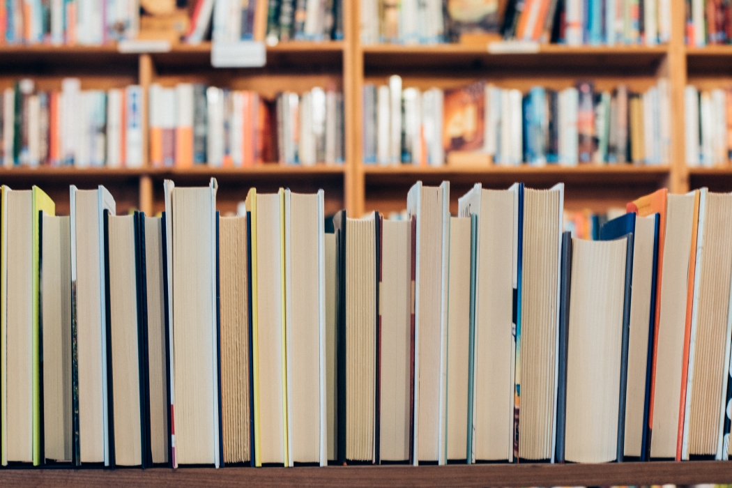 No Espírito Santo, pequenas editoras publicam os autores locais, com destaque para a editora Cousa. Crédito: Jessica Ruscello/ Unsplash