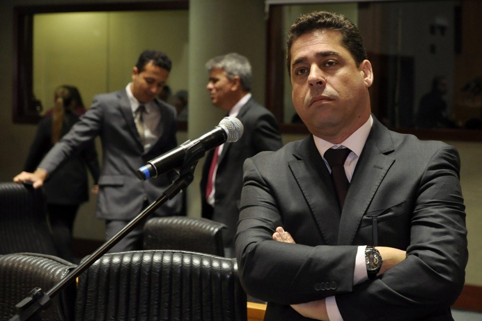 Deputado Marcelo Santos no plenário da Assembleia Legislativa. Crédito: Assembleia