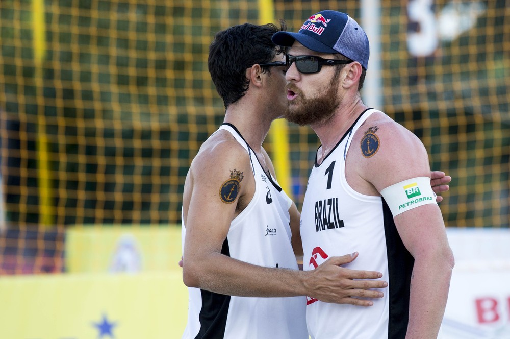 André Stein (à esquerda) e Alison estarão presentes na etapa de Moscou. Crédito: FIVB/Divulgação