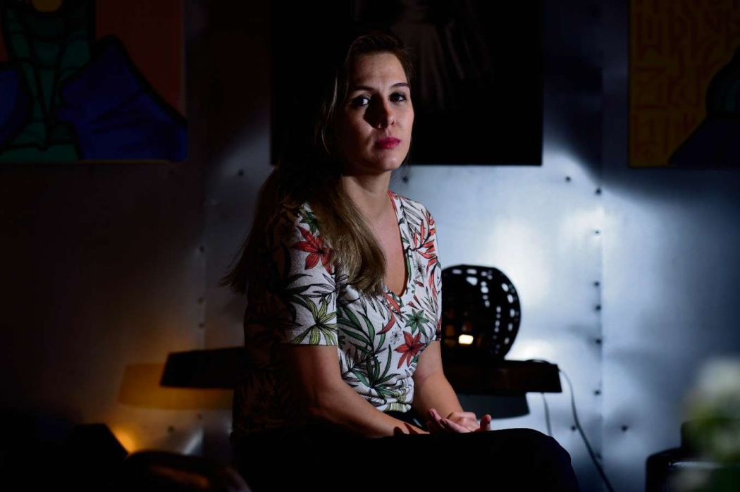 "Nós brigamos e durante as agressões ele me disse que eu não sairia viva de casa. Percebi naquele momento que eu teria que lutar pela minha vida". Crédito: Ricardo Medeiros