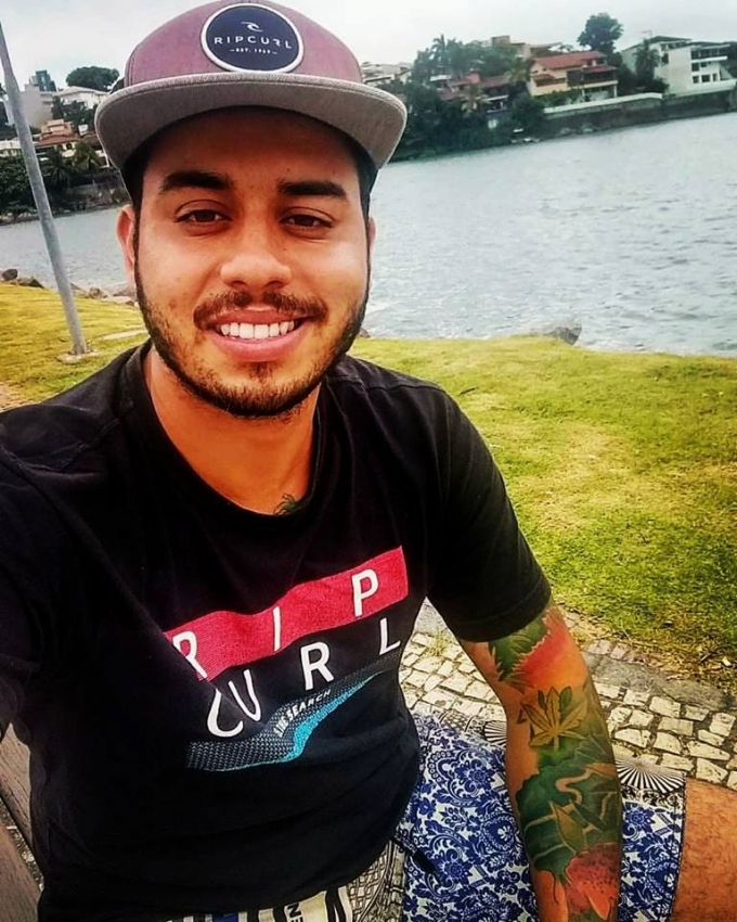 Felippe Barros Soares, de 24 anos, é procurado pela polícia. Crédito: Divulgação | DFRV