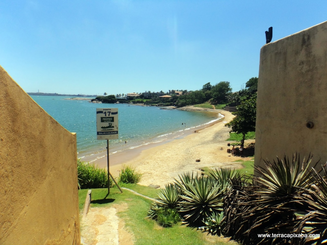 Praia da Ilha do Frade, onde moradores são acusados de suprimirem a vegetação original. Crédito: Divulgação