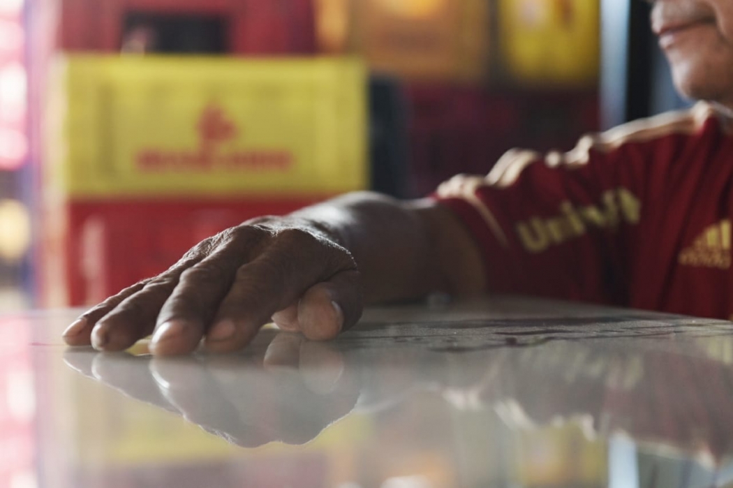 Comerciante assaltado: "Fico inseguro de trabalhar desta forma". Crédito: Fernando Madeira