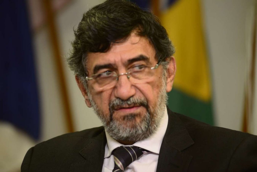 Reinaldo Centoducatte aparece na propaganda de Rose elogiando a senadora. . Crédito: Gazeta Online