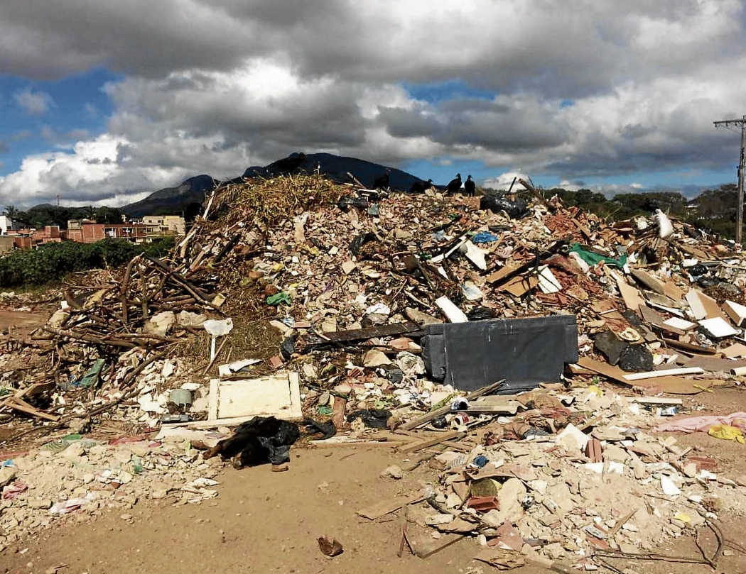 Resultado de imagem para Antigo lixÃ£o em novo porto canoa