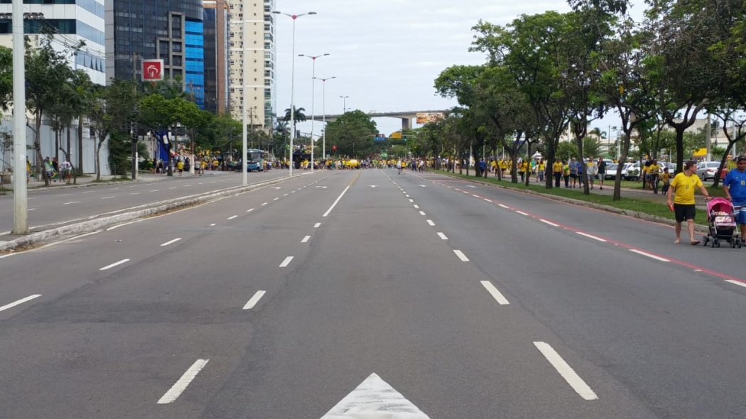 Trânsito bloqueado na Avenida Nossa Senhora dos Navegantes, no sentido Praia de Camburi. Crédito: Rafael Silva