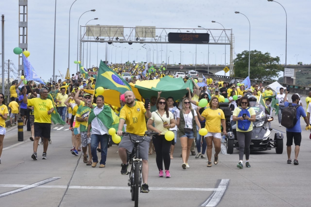 Manifestantes fazem ato a favor do Bolsonaro. Crédito: Marcelo Prest