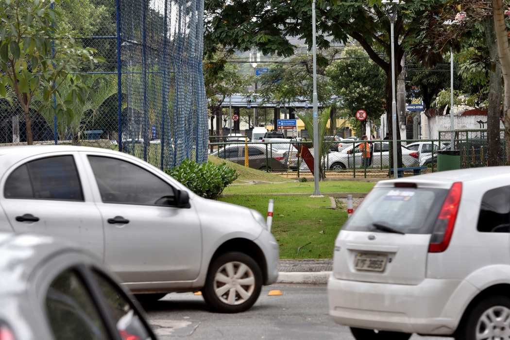 Praça é rodeada por ruas que ligam a Reta da Penha à Terceira Ponte. Crédito: Fernando Madeira