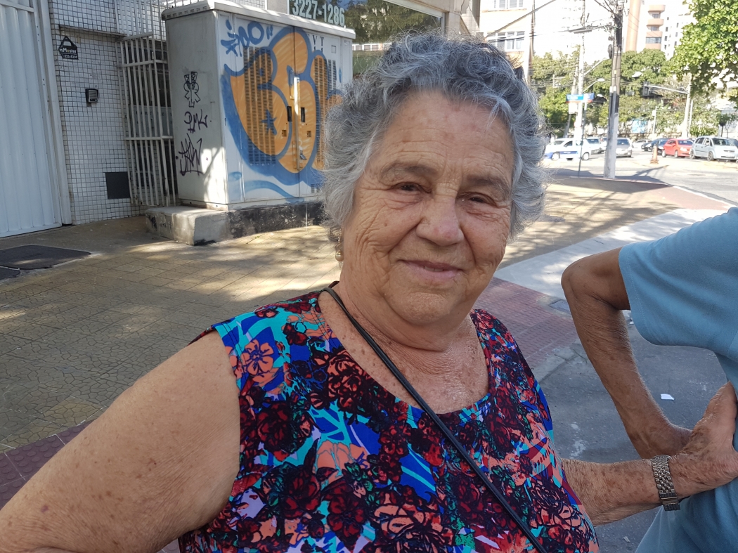 Rozalina Rosa, moradora de Praia de Santa Helena: "menos barulho e congestionamentos com nova via". Crédito: Rafael Monteiro de Barros
