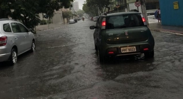 Alagamento em Itapoã, Vila Velha. Crédito: Internauta Clelton Pianco