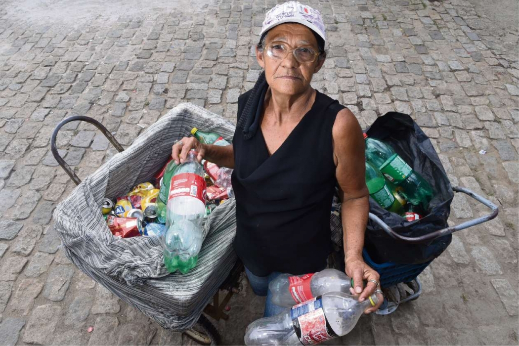 A pescadora Dermecilia Moreira foi uma das atingidos pelos rejeitos de lama da Samarco 