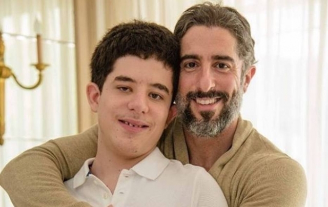 O apresentador Marcos Mion e o filho Romeo. Crédito: Reprodução/Instagram @marcosmion