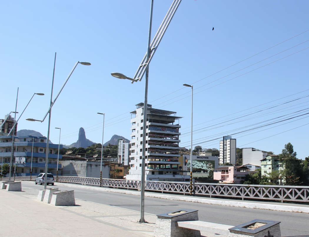 Ponte Fernando de Abreu foi alvo de vandalismo pelo menos duas vezes este ano . Crédito: Divulgação - Prefeitura de Cachoeiro de Itapemirim