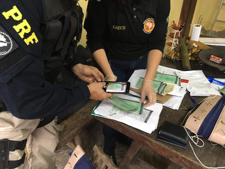 Operação Raptores: 14 detidos no país por suspeita de participação em organização criminosa que adulterava caminhões. Crédito: Divulgação / MPES