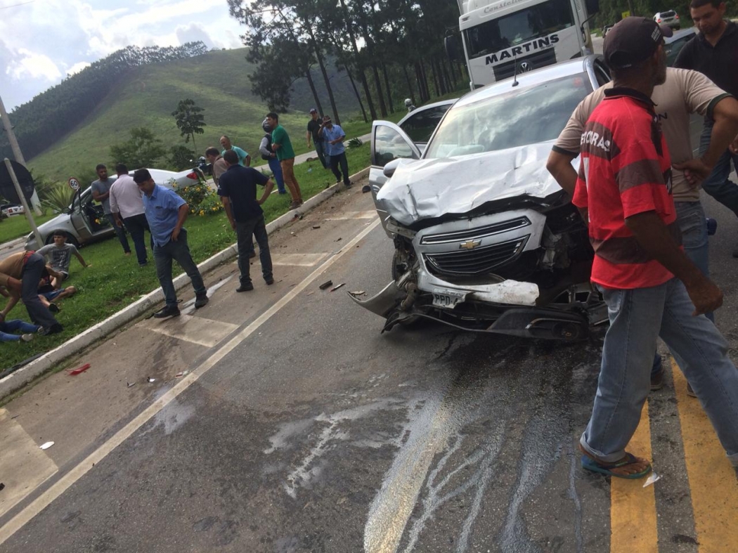 Vítimas foram socorridas para hospital em Venda Nova . Crédito: Internauta