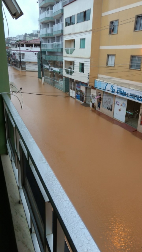 Avenida Sete de Setembro ficou alagada em São Gabriel da Palha. Crédito: Internauta