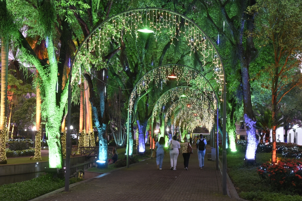 Luzes de Natal na Parque Moscoso, em Vitória. Crédito: Carlos Alberto Silva