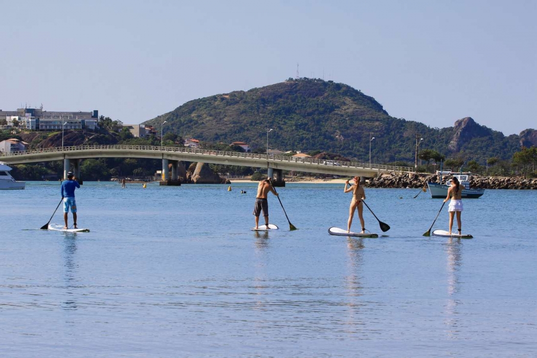 Praticantes de stand up paddle. Crédito: Guilherme Ferrari