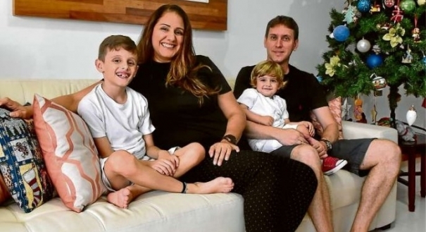 Camila buscou uma escola que dê continuidade aos ensinamentos que oferece aos filhos. Crédito: Marcelo Prest