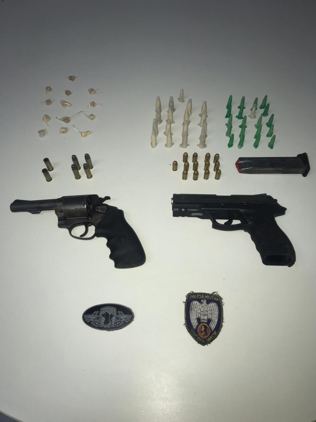 Armas apreendidas no Morro da Piedade, em Vitória. Crédito: Divulgação | Polícia Militar