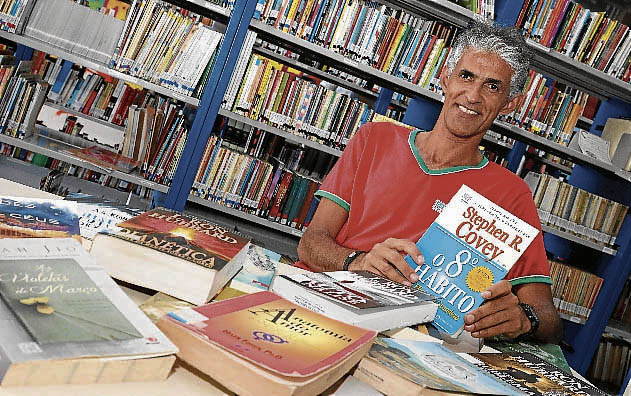 O repositor Gilberto gosta de psicologia e filosofia. Crédito: PREFEITURA MUNICIPAL CARIACICA