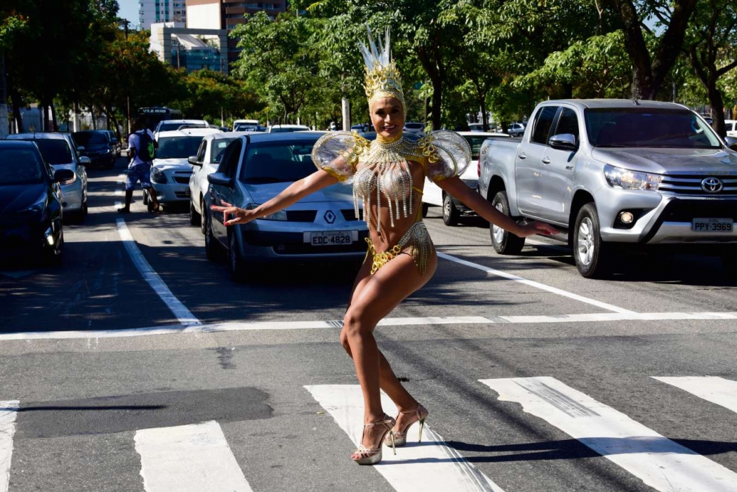 Michely Nascimento paga até 30 mil reais em fantasias para desfilar no Carnaval de Vitória. Crédito: Ricardo Medeiros