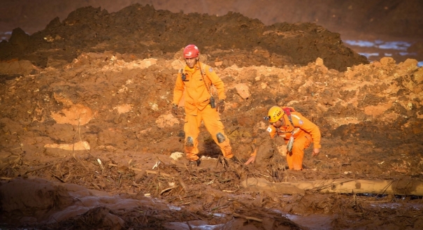Corpo de Bombeiros de Minas Gerais retoma as buscas da tragédia com barragem em Brumadinho