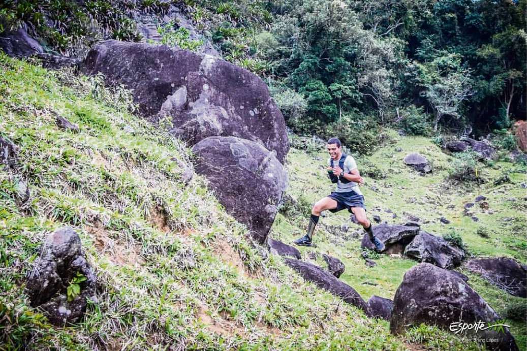 Matheus Rosa do Nascimento, atleta de skyrunning. Crédito: Bruno Lopes/Divulgação