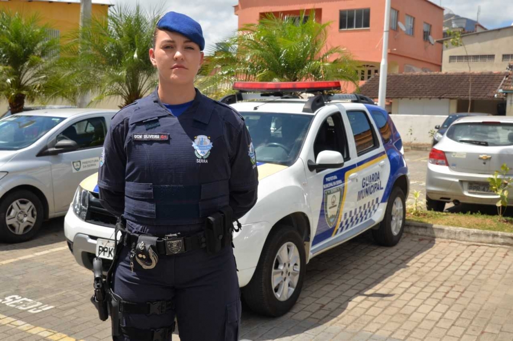 A inspetora Viviane Aparecida Schlickmann de Oliveira, de apenas 27 anos, que comanda a Guarda Civil Municipal da Serra. Crédito: PMS/Divulgação