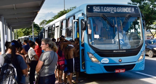 Ônibus do Transcol - integração aos outros modais é uma opção para a mobilidade urbana