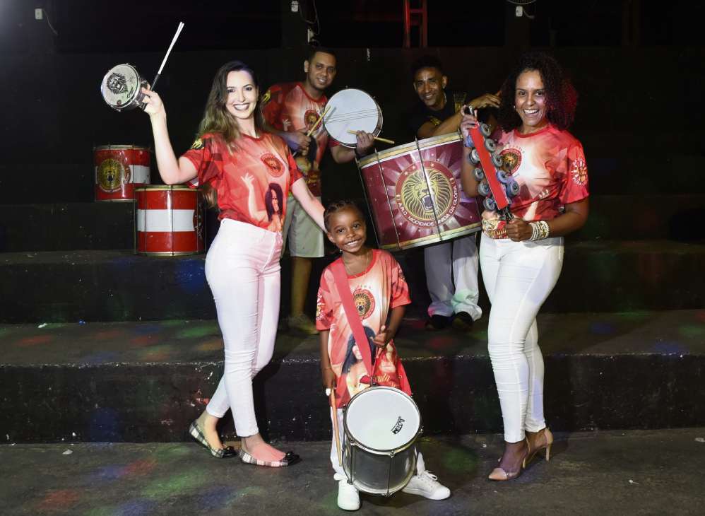 Bianca, Vinícius, Robson e seu filho Gabriel, 7, e Letícia tocam na MUG